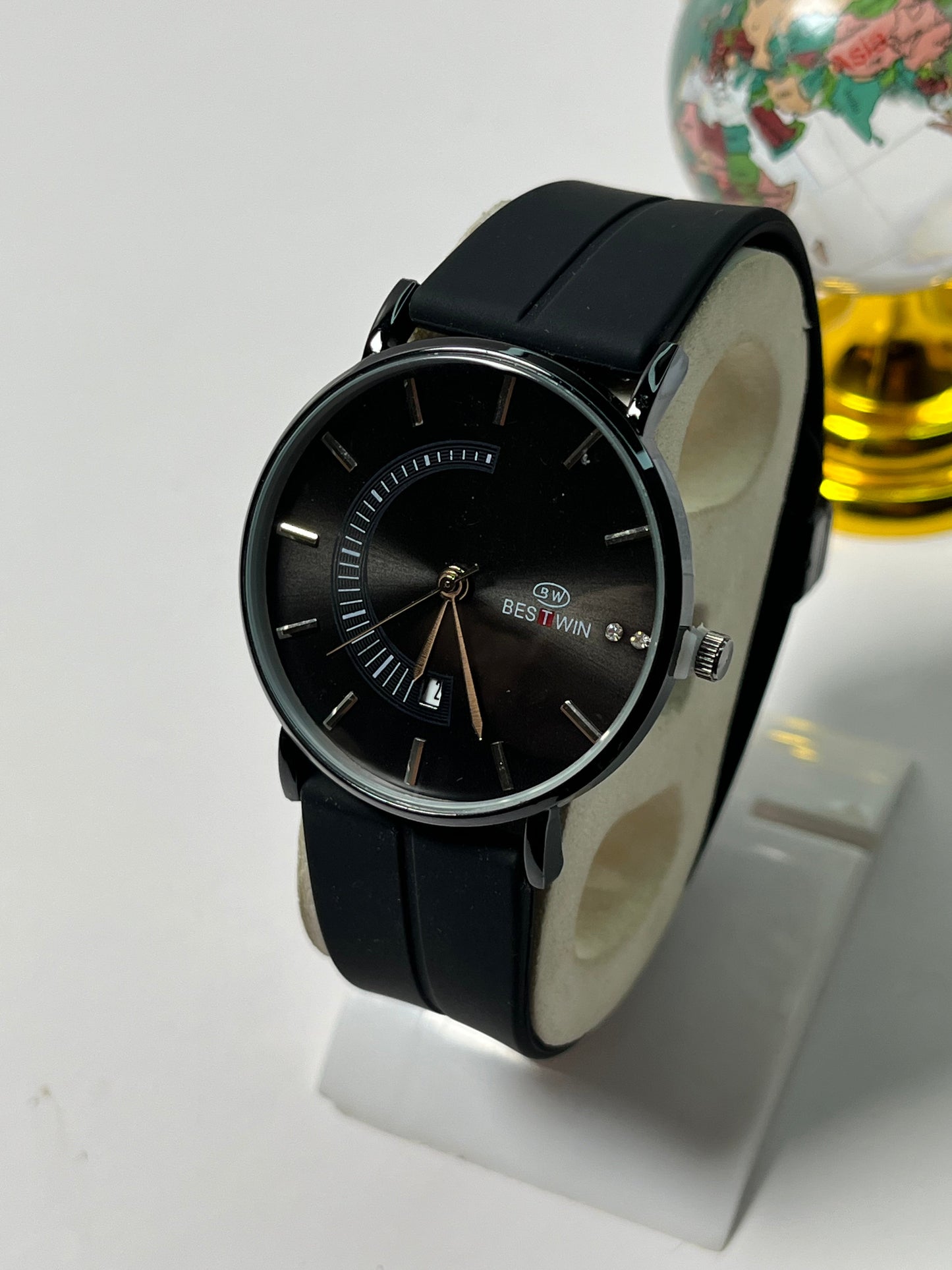 Bestwin Magnetic Lock & Silicone Rubber Straps Wrist Watch
