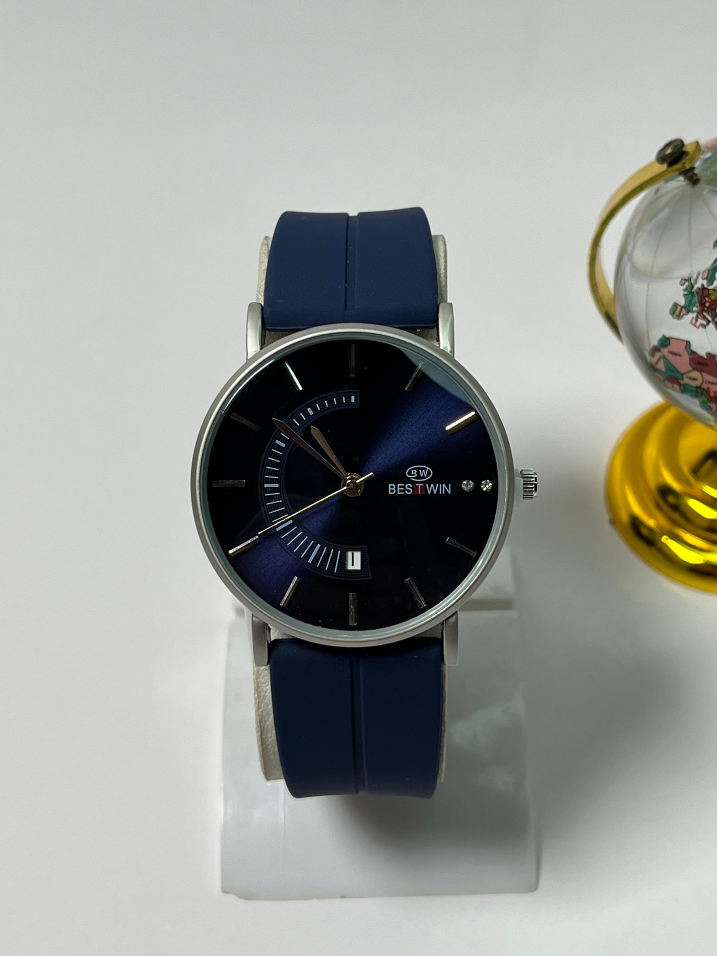 Bestwin Magnetic Lock & Silicone Rubber Straps Wrist Watch