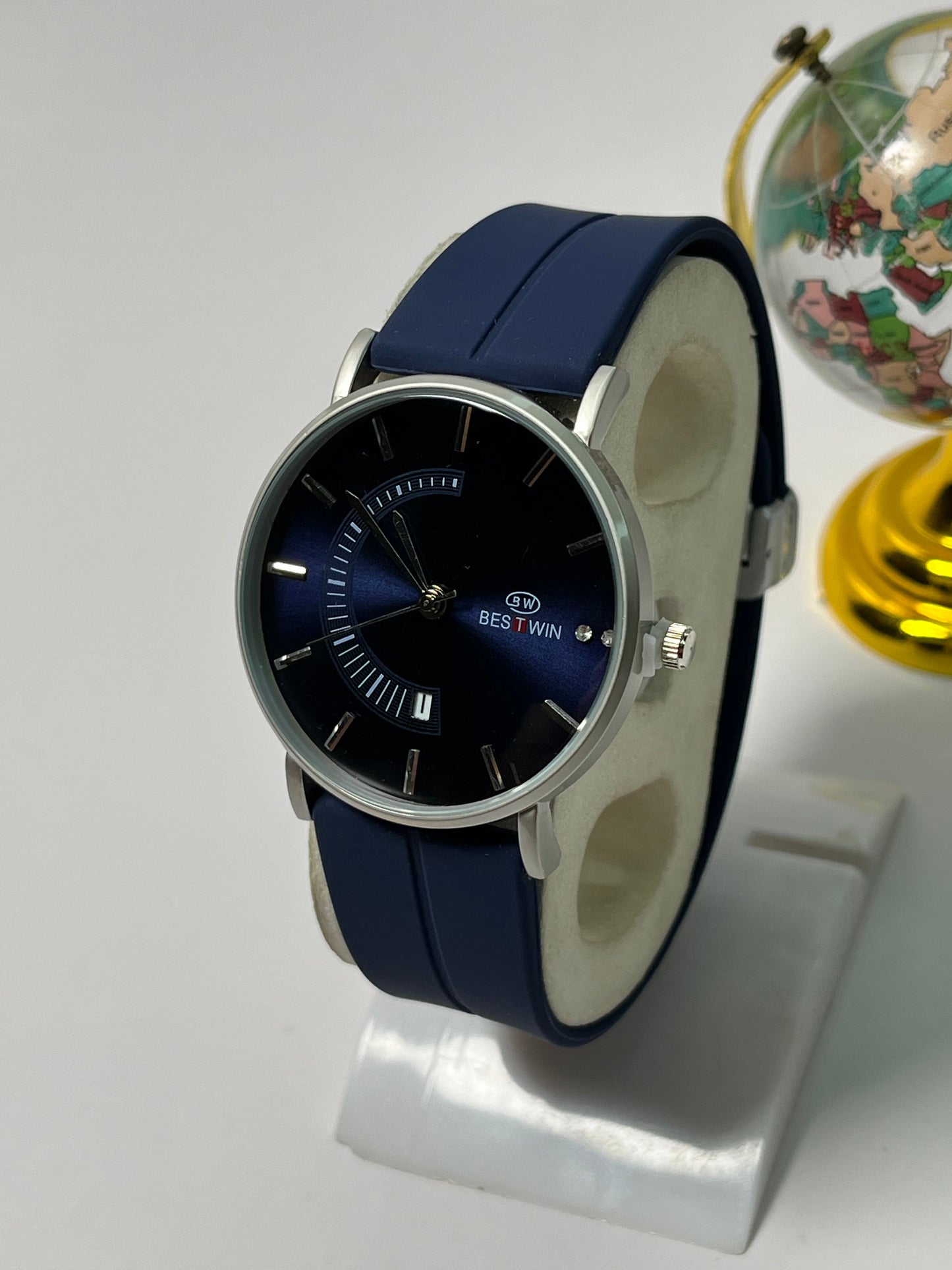 Bestwin Magnetic Lock & Silicone Rubber Straps Wrist Watch