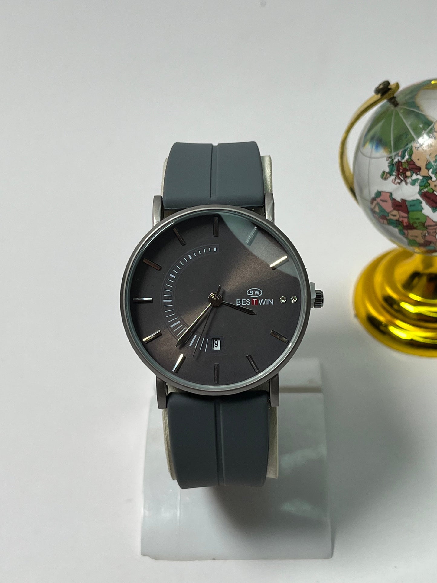 Bestwin Magnetic Lock & Silicone Rubber Straps Wrist Watch