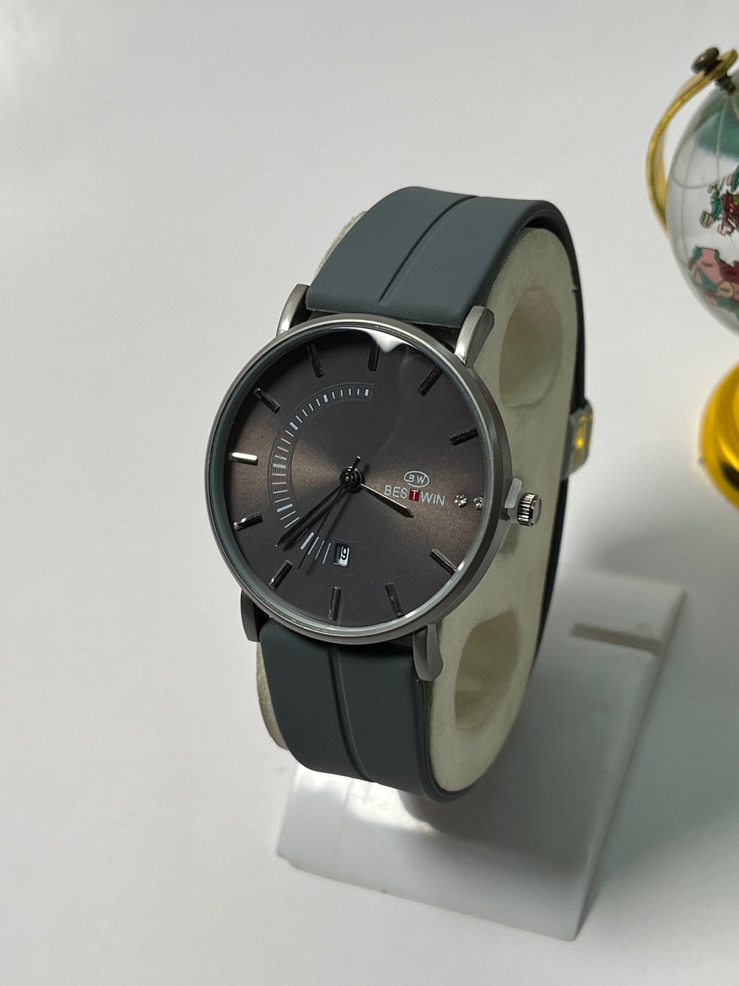 Bestwin Magnetic Lock & Silicone Rubber Straps Wrist Watch