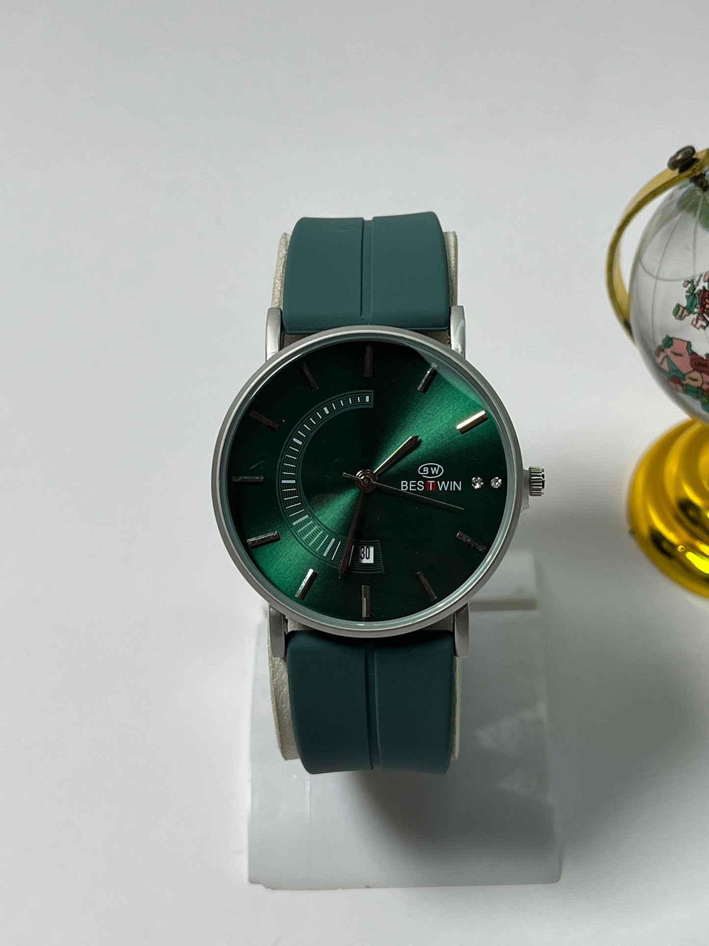 Bestwin Magnetic Lock & Silicone Rubber Straps Wrist Watch