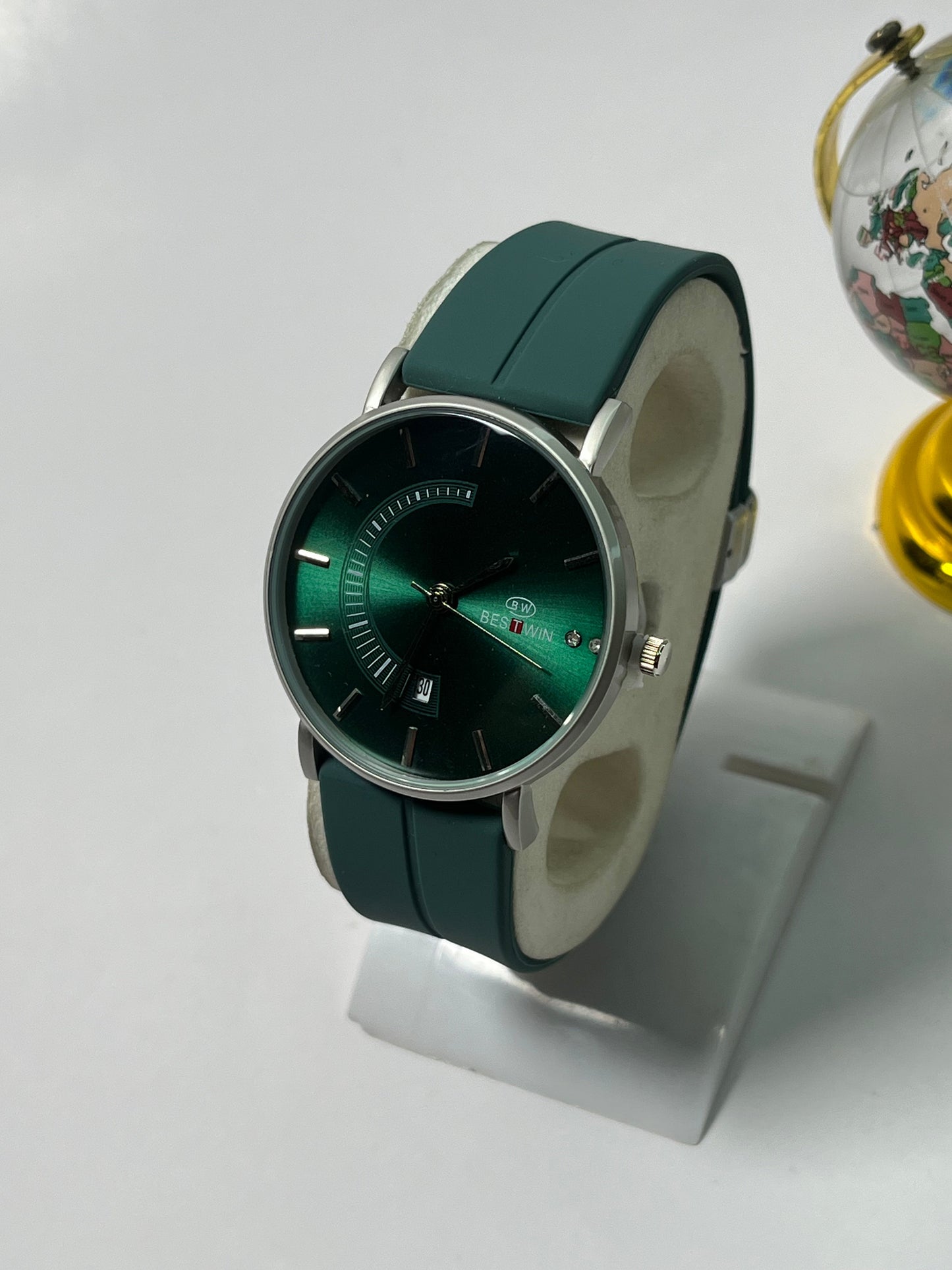 Bestwin Magnetic Lock & Silicone Rubber Straps Wrist Watch