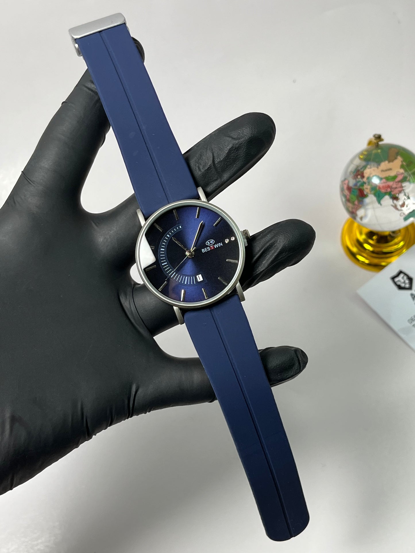 Bestwin Magnetic Lock & Silicone Rubber Straps Wrist Watch